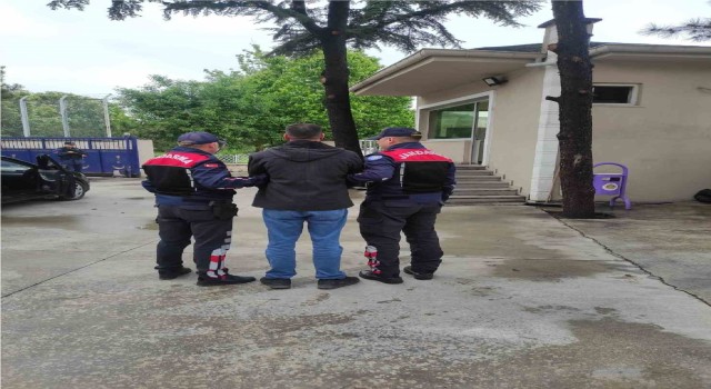 10 yıl hapis cezasıyla aranan cezaevi firarisi şahsı jandarma yakaladı