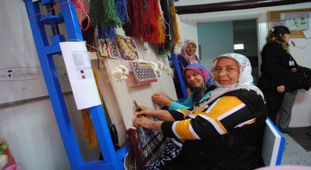 100 bin düğüm atılarak elle dokunuyor, 15 bin liradan satılıyor