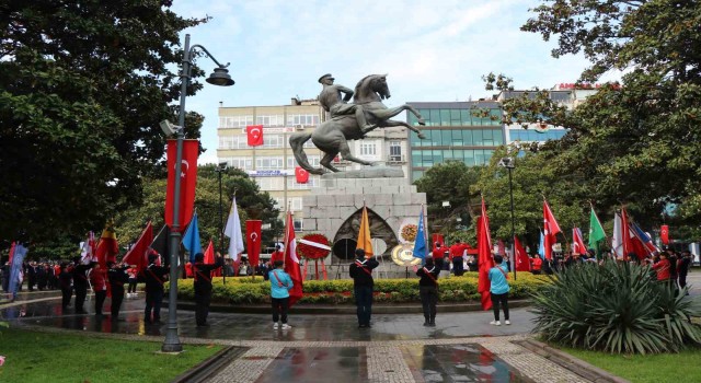 19 Mayıs etkinlikleri Atatürk Anıtındaki törenle başladı