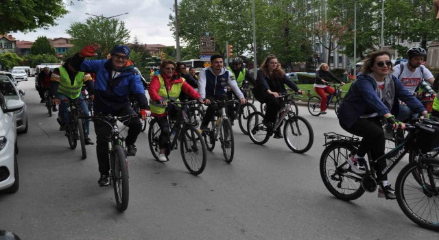 19 Mayıs Gençlik ve Spor Bayramını pedal çevirerek kutladılar