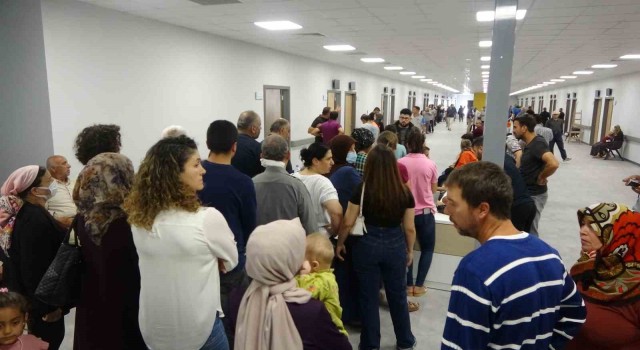 2 ayda tamamlanan Defne Devlet Hastanesinde hasta yoğunluğu