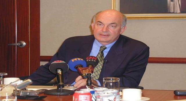 24 bankanın battığı büyük krizinin en çok hatırlanan isimlerden Kemal Derviş yaşamını yitirdi