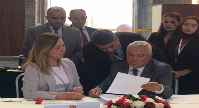 28. Dönem için kaydını ilk yaptıran MHP Adana milletvekili Ayşe Sibel Ersoy oldu