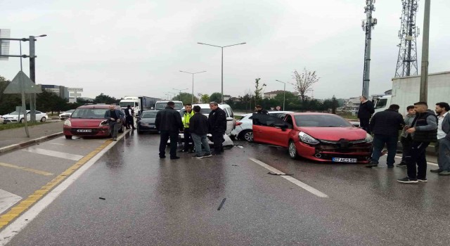7 aracın karıştığı zincirleme kaza: 2 yaralı