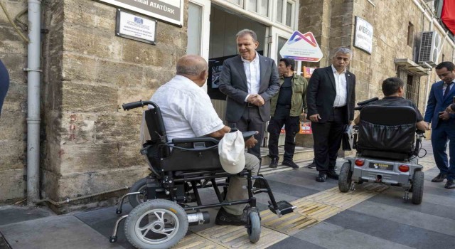 73 yaşında, akülü araçla hayatı kolaylaştı