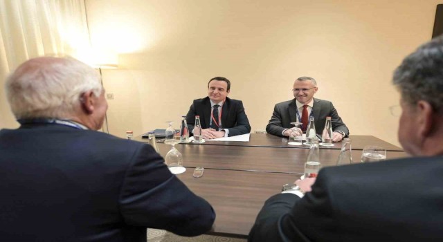 AB Yüksek Temsilcisi Borrell ile Kosova Başbakanı Kurti Slovakya'da bir araya geldi