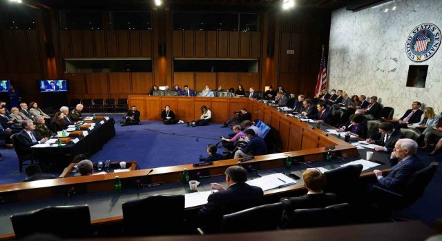 ABD'de senato üyelerine güvenlik için uydu telefonu önlemi