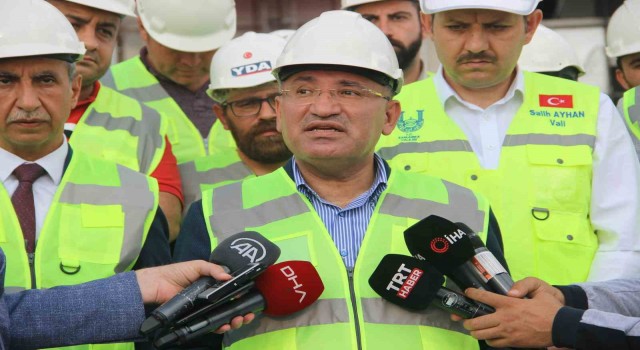 Adalet Bakanı Bozdağ, Şanlıurfada şehir hastanesi inşaatını gezdi