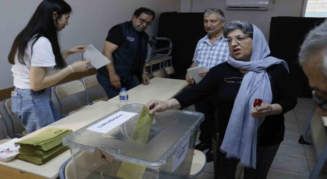 Adanada Cumhurbaşkanı seçimi için oy kullanma işlemi başladı