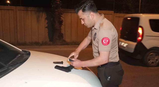 Adanada polis ve bekçiler el bombasıyla eylem yapacak PKKlı teröristi yakaladı