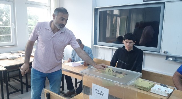 Adıyamanda, oy kullanımı başladı