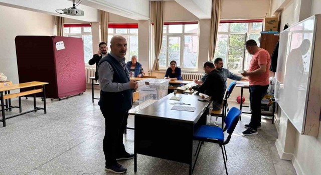 Afyonkarahisarda oy verme ile sorunsuz bir şekilde başladı