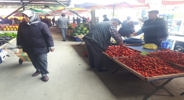 Afyonkarahisardaki semt pazarlarında fiyatlar düşüşe geçti