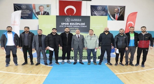 Ağrıda Amatör Spor Kulüplerine 1 Milyon 80 Bin TL destek