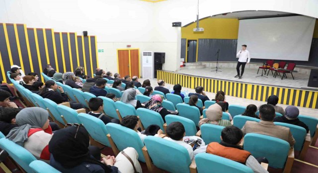 Ağrıda en çok kitap okunan okullar ve en çok kitap okuyan öğrencilere ödülleri verildi