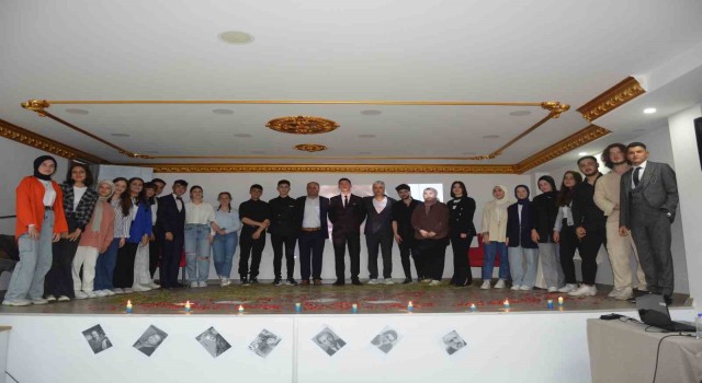 Aileler çocuklarıyla, öğrenciler şiirleriyle duygulandı