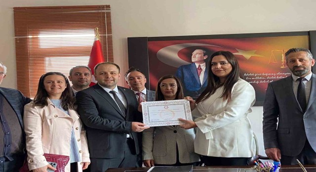 AK Parti Ardahan Milletvekili Kaan Koç mazbatasını aldı
