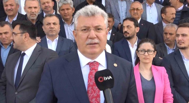 AK Parti Grup Başkan Vekili Akbaşoğlundan İmamoğluna tepki: “Bütün pazarcı esnafından özür dilemeye davet ediyorum”