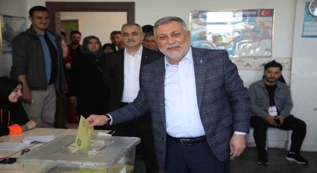 AK Parti İl Başkanı Yıldırım oyunu kullandı