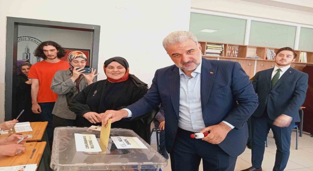 AK Parti İstanbul İl Başkanı Kabaktepe oyunu Başakşehirde kullandı