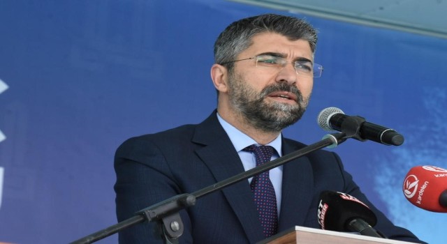 Ak Parti liderini bekliyor