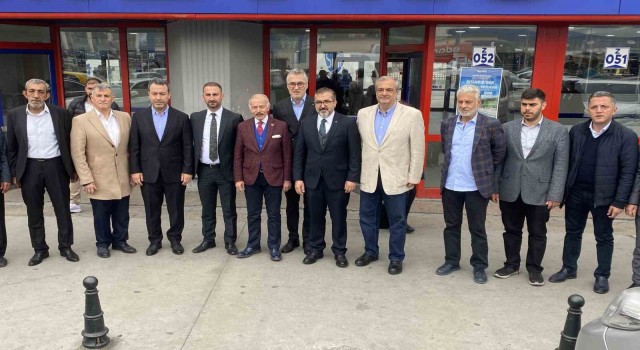 AK Partili aday Yıldırım, 15 Temmuz Demokrasi Otogarında esnaf ile bir araya geldi