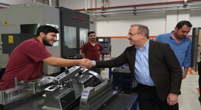 AK Partili Sürekli: “İşverenlerimizin ve emekçi kardeşlerimizin her daim yanındayız”
