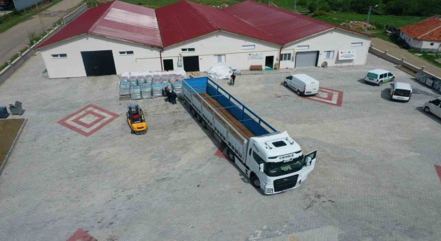Akdağmadeninden deprem bölgesine yardımlar sürüyor
