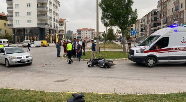 Aksarayda otomobil ile motosiklet çarpıştı: 2 yaralı