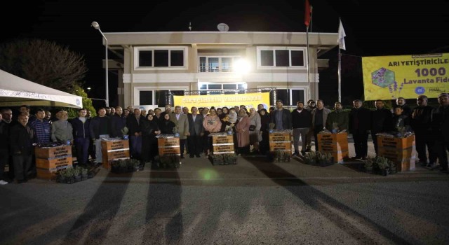 Akyurtta çiftçilere arılı kovan dağıtıldı