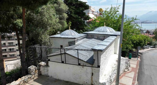 Alanya Kalesinin önemli tarihi değerlerinden Sitti Zeyneb Türbesinin çatısı onarıldı