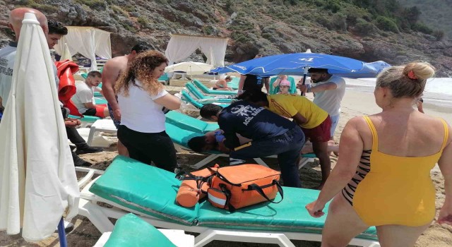 Alanyada boğulma tehlikesi geçiren 2 kişi kurtarıldı