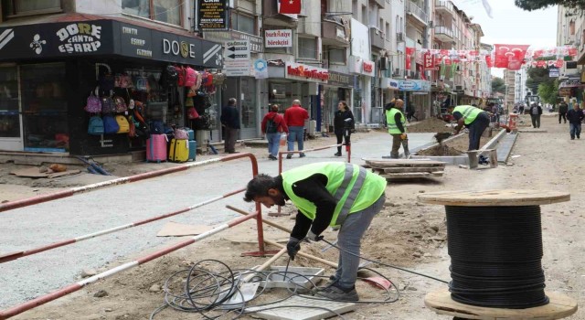 Ali Çetinkaya Caddesi yayalaştırma projesi devam ediyor