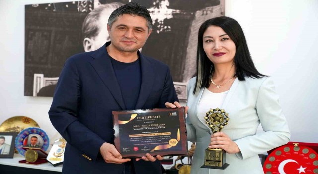 Aliağanın ödüllü öğretmeni Funda Kurtkayadan Başkan Acara teşekkür ziyareti