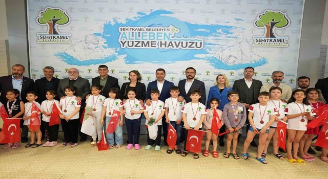 Allebendeki çocuk yüzme şenliğine yoğun ilgi