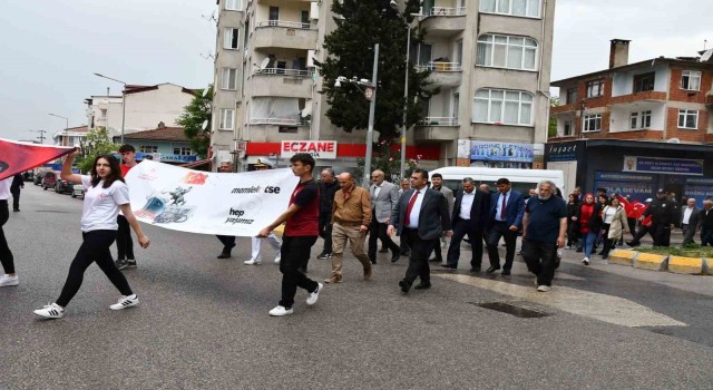 Altınovada Gençlik Yürüyüşü yapıldı