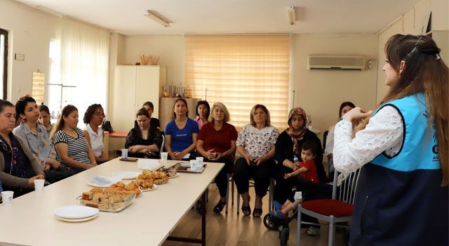 “Ana- baba tutumu, gelişmekte olan çocuklara örnek olur”