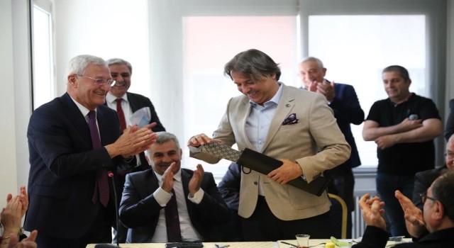 Anıktan AK Partili Şanlıya kravat jesti