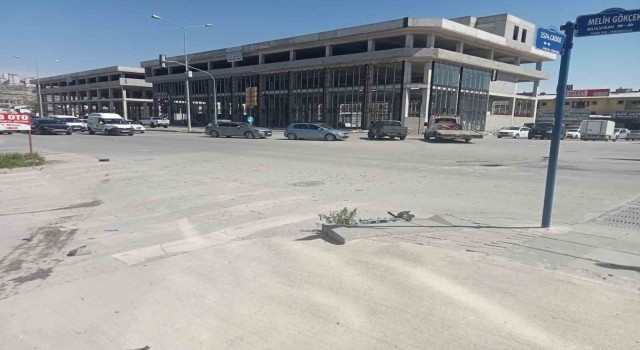 Ankarada 2 otomobilin karıştığı kazada biri ağır 2 yaralı