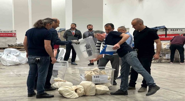 Ankaraya getirilen yurt dışı oyları 5 kilitli çelik kapıyla korunuyor