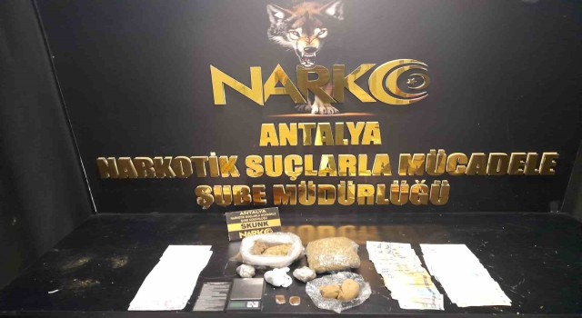 Antalyada 5 kilo 272 gram esrar, 19 bin 881 adet extacy hap ele geçirildi
