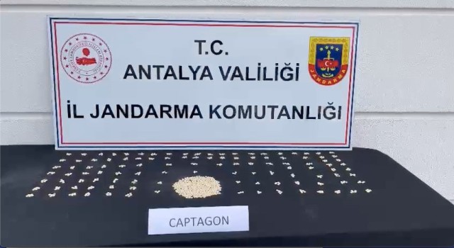 Antalyada bin 427 adet uyuşturucu hap ele geçirildi