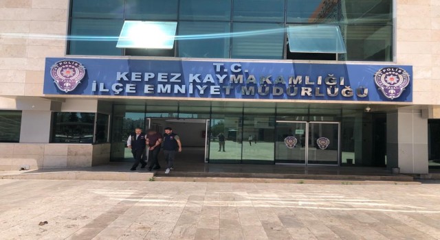Antalyada hapis cezası bulunan 2 firari yakalandı