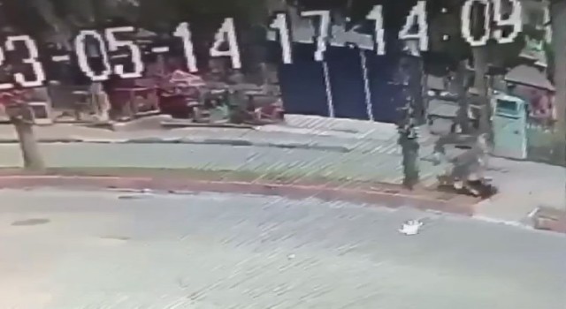 Antalyada iki gencin can verdiği feci kaza güvenlik kamerasına yansıdı
