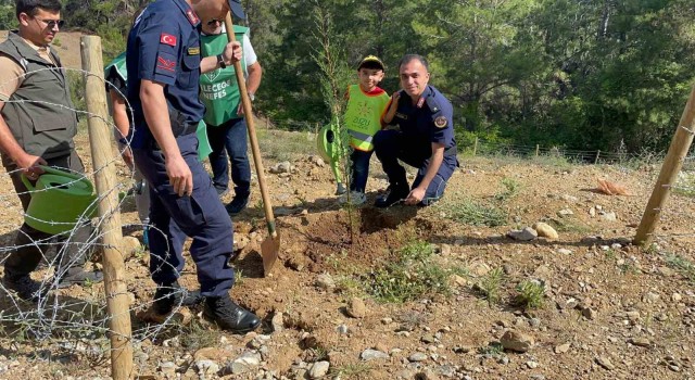 Antalyada “İzmarit Değil Tohum At” sloganıyla tohum, fide ve fidan dikimi gerçekleştirildi