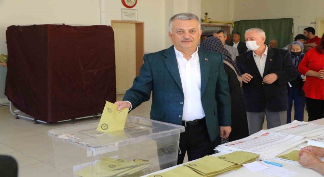 Antalyada seçimlerde 9 bin 45 polis ve jandarma görev yapıyor