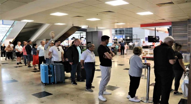 Antalyada tatilciler ikinci turda sandığa akın etti