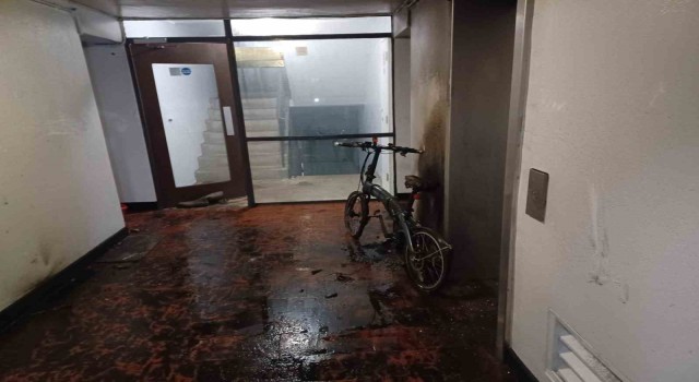 Apartmandaki elektrikli bisikletin bataryası patladı