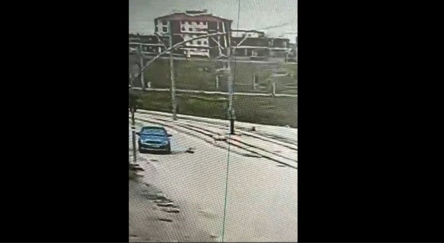 Aracıyla yavru köpeğe çarpıp kaçan şoför güvenlik kamerasına yakalandı