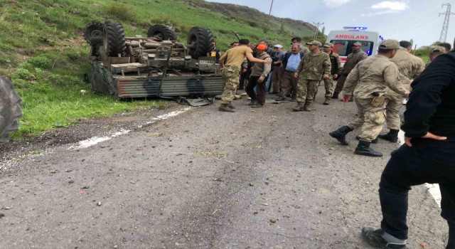 Ardahanda askeri araç devrildi: 4 yaralı
